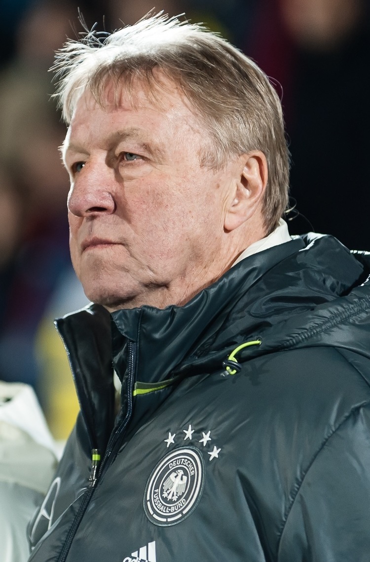 Horst Hrubesch Heimatstadt, Nettovermögen, Freundin, Kinder, Biographie