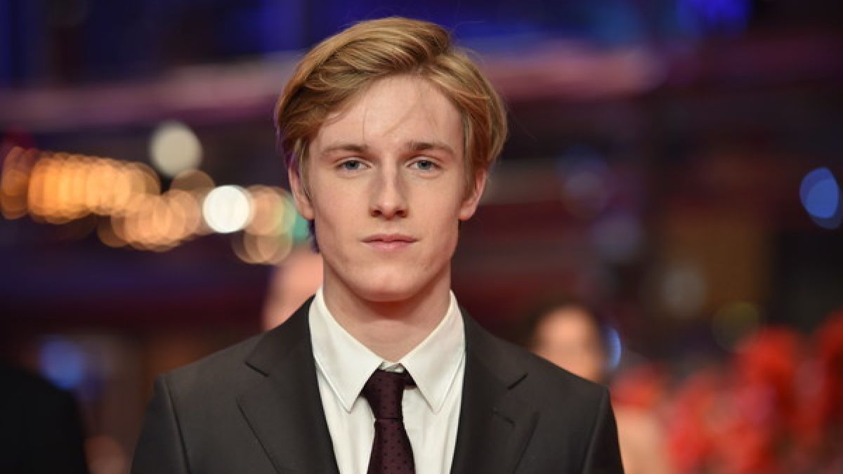 Louis Hofmann Beziehung, Ehefrau, Freundin und Affären - gmedia